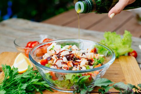 Herbal and vegetable salad for proper nutrition